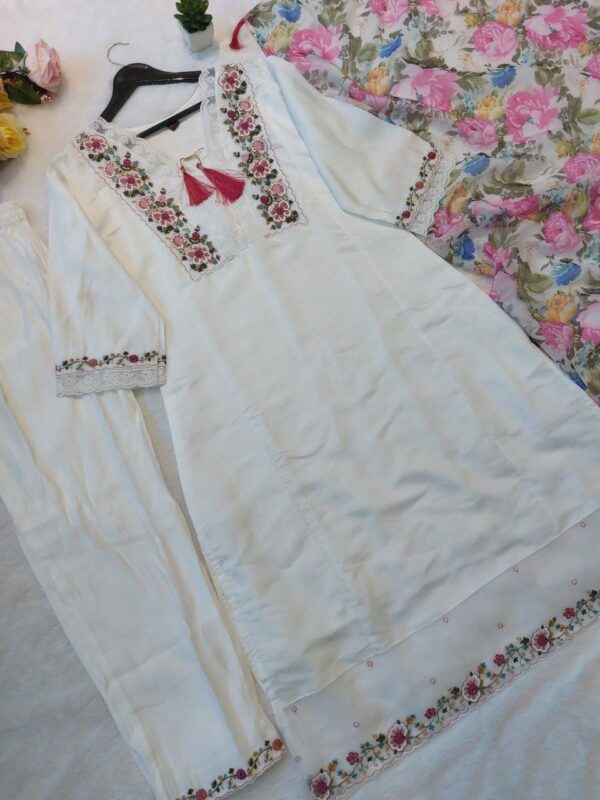 Floral kurti with pant and dupatta - Image 4